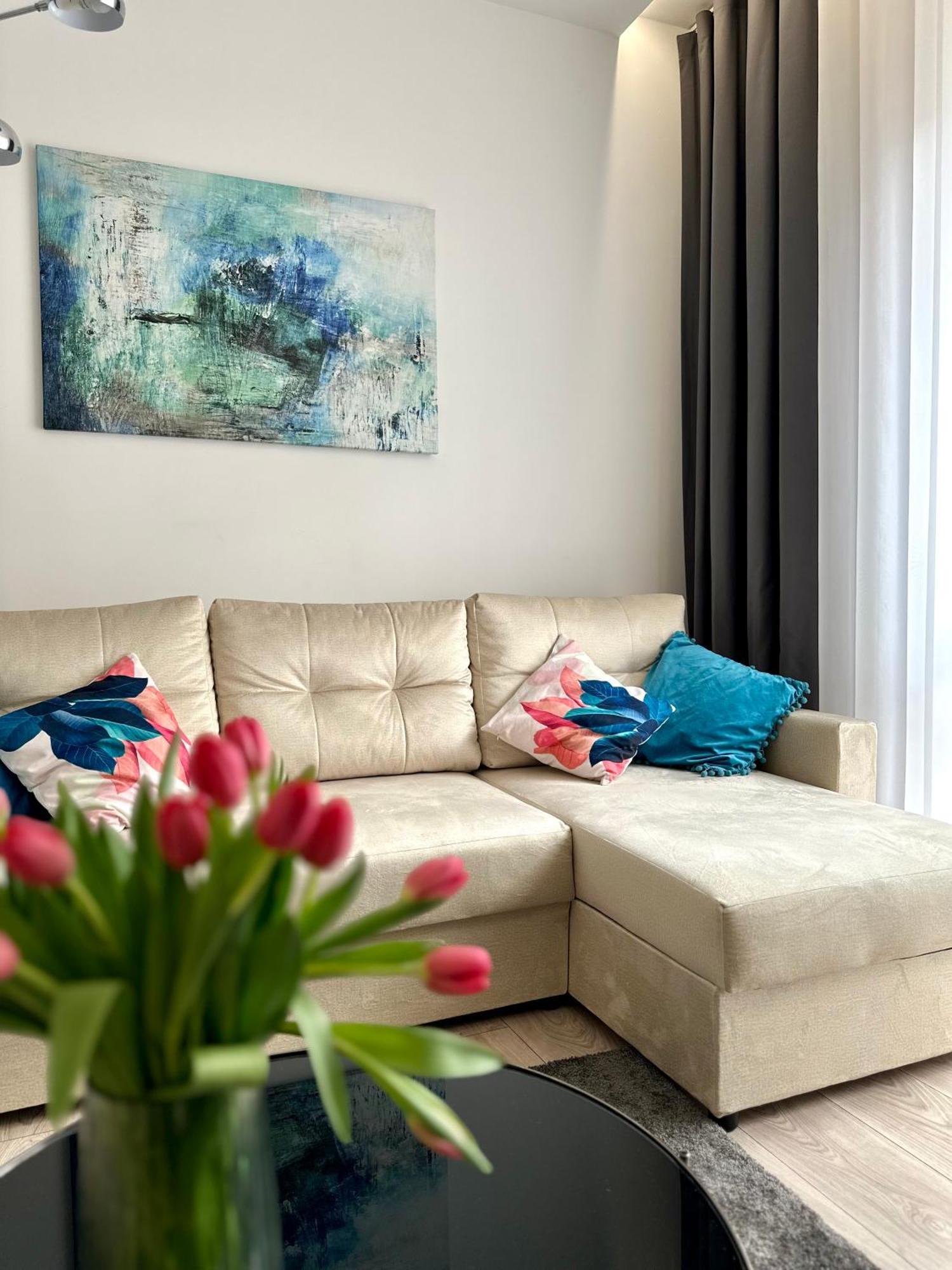 White Centrum 2-bedroom Apartment *